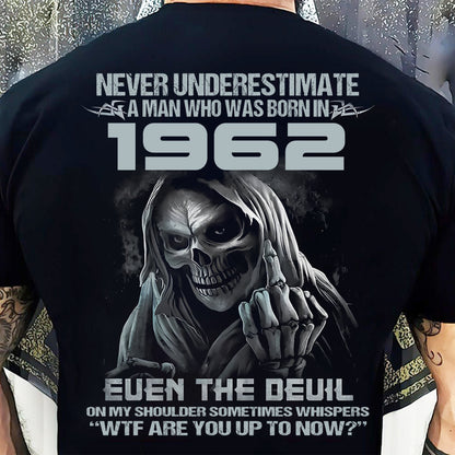 NEVER UNDERESTIMATE A MAN WHO WAS BORN IN 1962 - US1962 (SKU07-58-1962) male