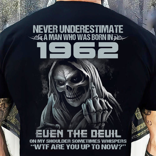 NEVER UNDERESTIMATE A MAN WHO WAS BORN IN 1962 - US1962 (SKU07-58-1962) male