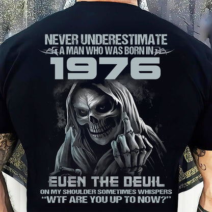 NEVER UNDERESTIMATE A MAN WHO WAS BORN IN 1976 - US1976 (SKU07-58-1976) male