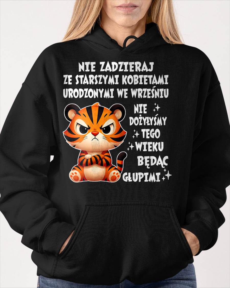 WE WRZEŚNIU, NIE ZADZIERAJ ZE STARSZYMI KOBIETAMI - SNOW PO09 (SKU2605-416-09)