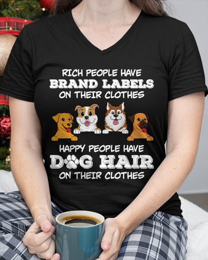 RICH PEOPLE HAVE BRAND LABELS ON THEIR CLOTHES HAPPY PEOPLE HAVE DOG HAIR ON THEIR CLOTHES T-SHIRT