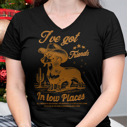 I've Got Friends in Low Places Funny Dachshund Cowboy Doxie Cat T-Shirt