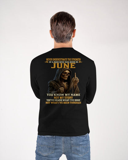 JUNE - NEVER UNDERESTIMATE - BIRTHDAY T-SHIRT FOR MEN - SNOW06 (SKU26T-01-06-06)