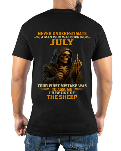 JULY SHIRT, NEVER UNDERESTIMATE A MAN WHO WAS BORN IN JULY - SNOW MALE07 (SKU2603-28-07)