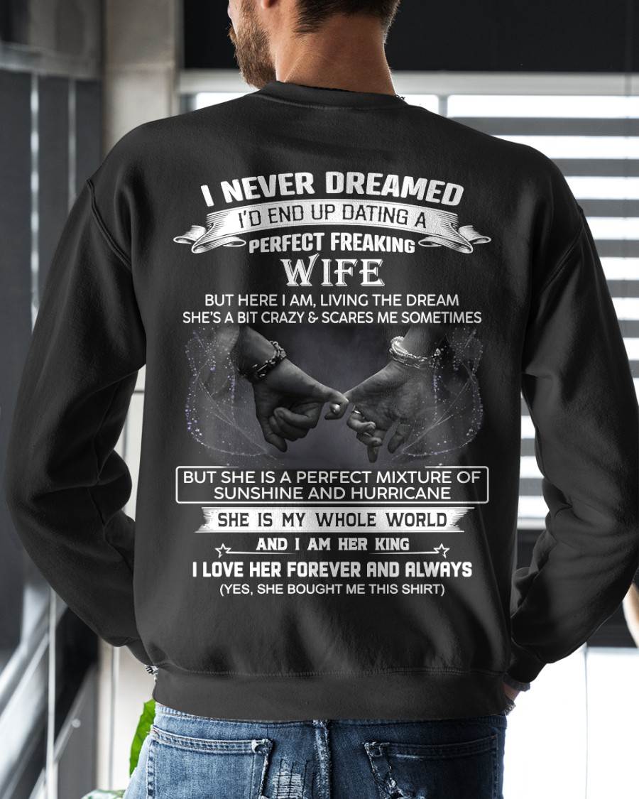 I NEVER DREAMED I’D END UP DATING A PERFECT FREAKING WIFE Gift T Shirt From Wife For Husband – SNOW MALE00 (SKU26T-01313-00)