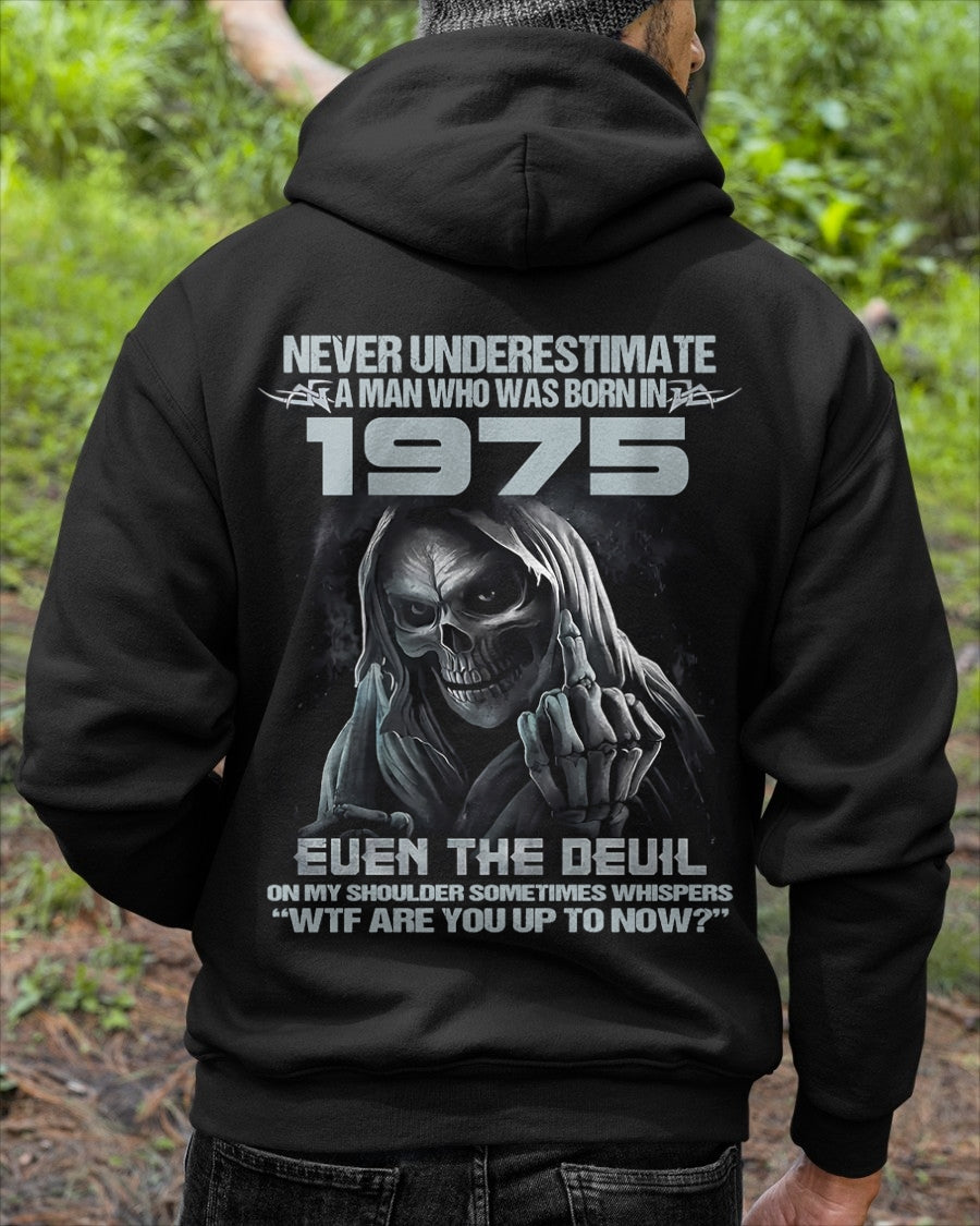 NEVER UNDERESTIMATE A MAN WHO WAS BORN IN 1975 - US1975 (SKU07-58-1975) male