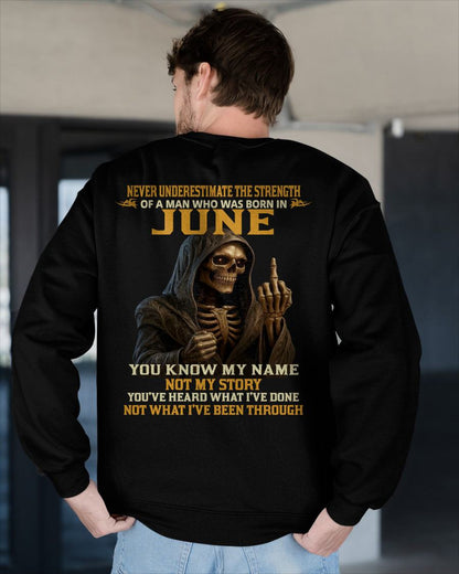 JUNE - NEVER UNDERESTIMATE - BIRTHDAY T-SHIRT FOR MEN - SNOW06 (SKU26T-01-06-06)