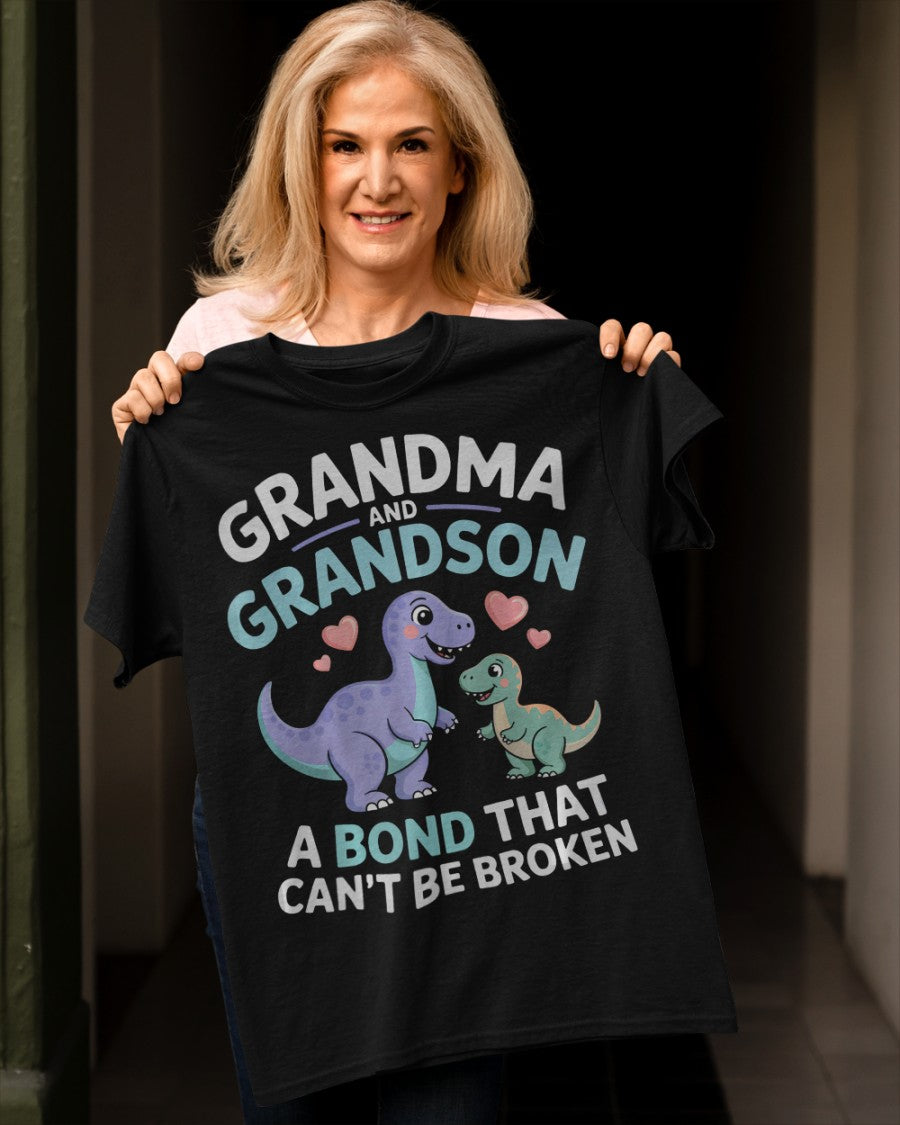 GRANDMA AND GRANDSON A BOND THAT CAN'T BE BROKEN DINOSAUR UNISEX T-SHIRT snow00 (SKU-GMS4)